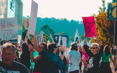 La politique en mouvement : explorer les enjeux et les perspectives actuels